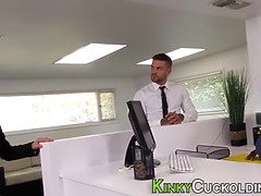 Schönheit, Grosser schwanz, Braunhaarige, Gehörnter ehemann, Erniedrigung, Interrassisch, Büro, Muschi