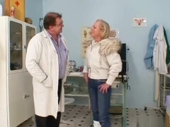 Блондинки, Минет, Грудастые, Гинеколог, Зрелые, Соски, Оргазм, Сквиртинг