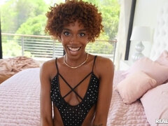 Verga grande, Negro, Mamada, Estilo perrito, Penetracion con dedos, Novia, Besar, Lesbiana