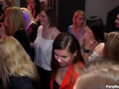 Zwart, Naakte man aangeklede vrouw, Dansen, Vingeren, Interraciaal, Panty, Zuigen, Swinger