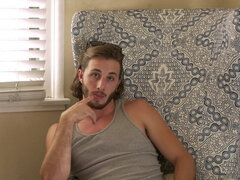 Achter de coulissen, Grote mammen, Blond, Bruinharig, Hakken, Rijpe lesbienne, Natuurlijke tieten, Tieten likken