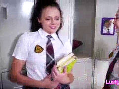 Universitaria, Universidad, Penetracion con dedos, Lesbiana, Madres para coger, Nalgadas, Adolescente