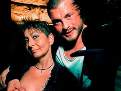 Gros seins, Sucer une bite, Brunette brune, Tromperie, Grossier, Mature, Pov, Cheveux courts