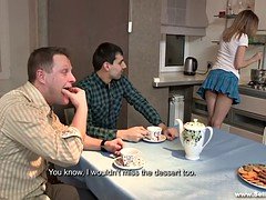 Blond, Pijpbeurt, Keuken, Tiener, Tieten likken