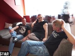 Leie, Pummelig, Sperma im mund, Tochter, Deutsch, Pov, Rotschopf, Jungendliche (18+)