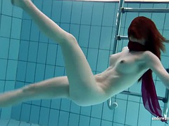 Tetas grandes, Rubia, Fetiche, Divertido, Desnudo, Piscina, Público, Adolescente