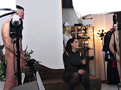 Derrière les coulisses, Gros seins, Sucer une bite, Gode, Allemand, Hard, Plan cul à trois, Nénés