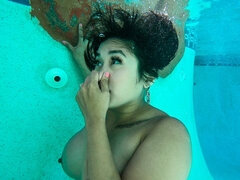 Belle grosse femme bgf, Gros seins, Sucer une bite, En levrette, Mère que j'aimerais baiser, De plein air, Piscine, Chatte