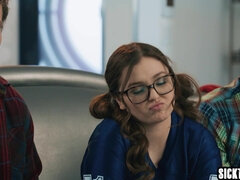 18 jahre, Grosser arsch, Grosser schwanz, Grosse titten, Blasen, Handjob, Jungendliche (18+), Flotter dreier