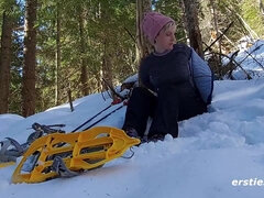 German Blonde skiing with anal butt plug - Heiïer Squirt mit Analplug abseits der Ski-Piste - Masturbation outdoors