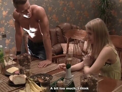 Grosser schwanz, Blondine, Kehlenfick, Hd, Sauna, Rasiert, Jungendliche (18+), Flotter dreier