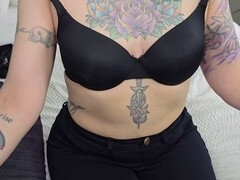 Amerikaans, Pijpbeurt, Kokhalzen, Gotisch, Masturbatie, Moeder die ik wil neuken, Tatoeage, Speelgoed