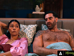 アジア人, デカパイ, イく瞬間, フォアサム, 淫乱熟女, 母, 小柄, 義母