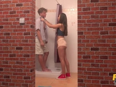 Amateur, Éjaculation interne, En levrette, Doigter, Branlette thaïlandaise, Léchez, Chatte, Douche