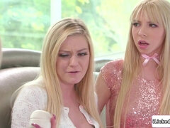 18 años, Familia, Lesbiana, Masturbación, Madres para coger, Pequeña, Trio, Tetas