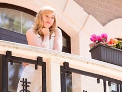 Bikini, Blonde, Sucer une bite, En levrette, Seins naturels, Maigrichonne, Adolescente, Nénés