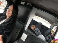Auto, Frau, Fingern, Küssen, Leder, Rock, Hintern versohlen, Tanga