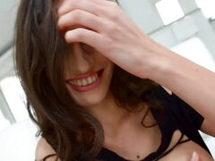 Anal, Sucer une bite, Brunette brune, En levrette, Masturbation, Seins naturels, Chaussures, Adolescente