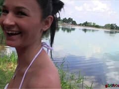 Bikini, Brunette brune, Tchèque, Petite amie, Léchez, Seins naturels, Petite femme, Mouillée