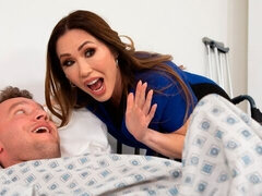 Enthousiasteling, Grote lul, Pijpbeurt, Moeder die ik wil neuken, Verpleegster, Kut duiken, Roodharige vrouw, Tatoeage