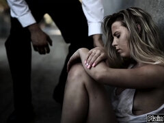 18 años, Verga grande, Rubia, Garganta profunda, Sexo duro, Orinar, Adolescente, Virgen