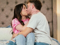 Sucer une bite, Chinoise, En levrette, Interracial, Jeans, Léchez, Avaler, Nénés