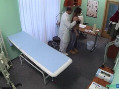 Engañando, Médico, Penetracion con dedos, Pajear, Lamidas, Coño, Uniforme, Mojado