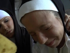 Mignonne, Gode, Femme dominatrice, Lesbienne, Naturelle, Nonne, Nénés, Jouets