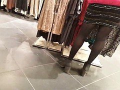 Shopper in shiny black opaque pantyhose