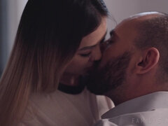 Asiatique, Noire, Sucer une bite, Éjaculation interne, Seins naturels, Piercing, Tatouage, Nénés