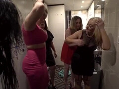 Belle grosse femme bgf, Femme couguar, Famille, Groupe, Branlette thaïlandaise, Mère que j'aimerais baiser, Pute, Suçant