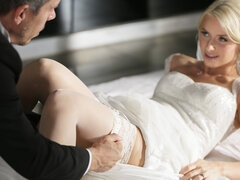 Blonde, Mariée, Couple, Éjaculation interne, En levrette, Culottes ou slips, Jarretelles, Mariage