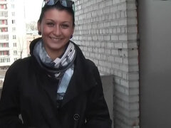 Adorable, Anal, Sucer une bite, Brunette brune, Faciale, Public, Suçant, Plan cul à trois