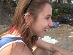 Salle de bains, Plage, Sucer une bite, Brunette brune, Petite amie, Fille latino, Mamelons bombés, Maigrichonne