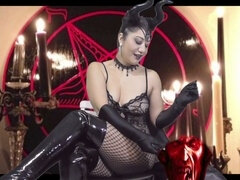 Laarzen, Dominante vrouw, Roodharige vrouw, Roken