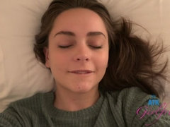 Leie, Blasen, Braunhaarige, Aufs gesicht abspritzen, Freundin, Orgasmus, Rasiert, Titten