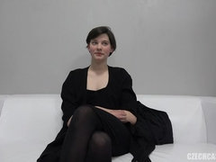 Sucer une bite, Brunette brune, Tchèque, Poilue, Hard, Cheveux courts, Timide, Adolescente