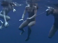 Amateur, Chica, Desnudo, Al aire libre, Público, Trio, Tetas, Bajo el agua