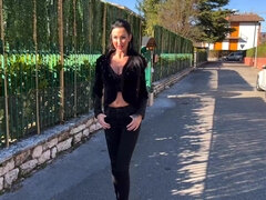 Tussi, Grosser schwanz, Grosse titten, Blasen, Braunhaarige, Italienisch, Milf