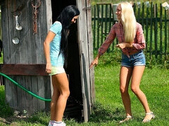 Enthousiasteling, Vingeren, Zoenen, Lesbisch, Masturbatie, Buiten, Kut duiken, Tieten likken