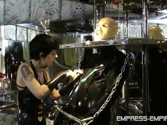 Braunhaarige, Gehörnter ehemann, Weibliche domination, Hd, Latex, Lesbisch, Gummi, Sklave