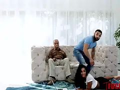 Noire, Sucer une bite, Preservatif, En levrette, Faciale, Seins naturels, Adolescente, Oncle