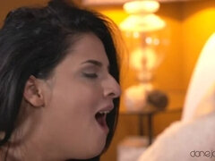 Kont, Stel, Sperma shot, Hondjeshouding, Voeten, Handbeurt, Likken, Servisch