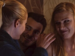 Blonde, Sucer une bite, Cocu, Éjaculer dans la bouche, Tir de sperme, Européenne, 2 femmes 1 homme, Hongroise