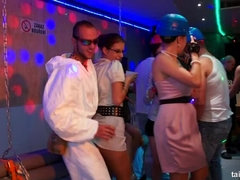 Habillées, Dansant, Interracial, Orgie, Fête, Satin, Echangistes, Mouillée