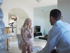 Baby sitter, Blonde, Attrapée, Hd, Seins naturels, Chatte, Rasée, Nénés