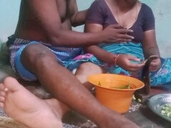 Tante, Sucer une bite, Éjaculer dans la bouche, Doigter, Branlette thaïlandaise, Fait maison, Indienne, Softcore