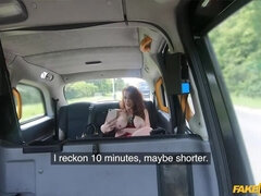 Grosser arsch, Auto, Besamung, Schwanz, Hundestellung, Pov, Tätowierung, Spanner