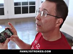 Grosser schwanz, Braunhaarige, Cfnm, Spermaladung, Familie, Hardcore, Dürr, Titten