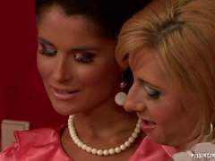 Kont, Grote kont, Grote mammen, Fetisj, Lesbisch, Moeder die ik wil neuken, Pissen, Kut duiken